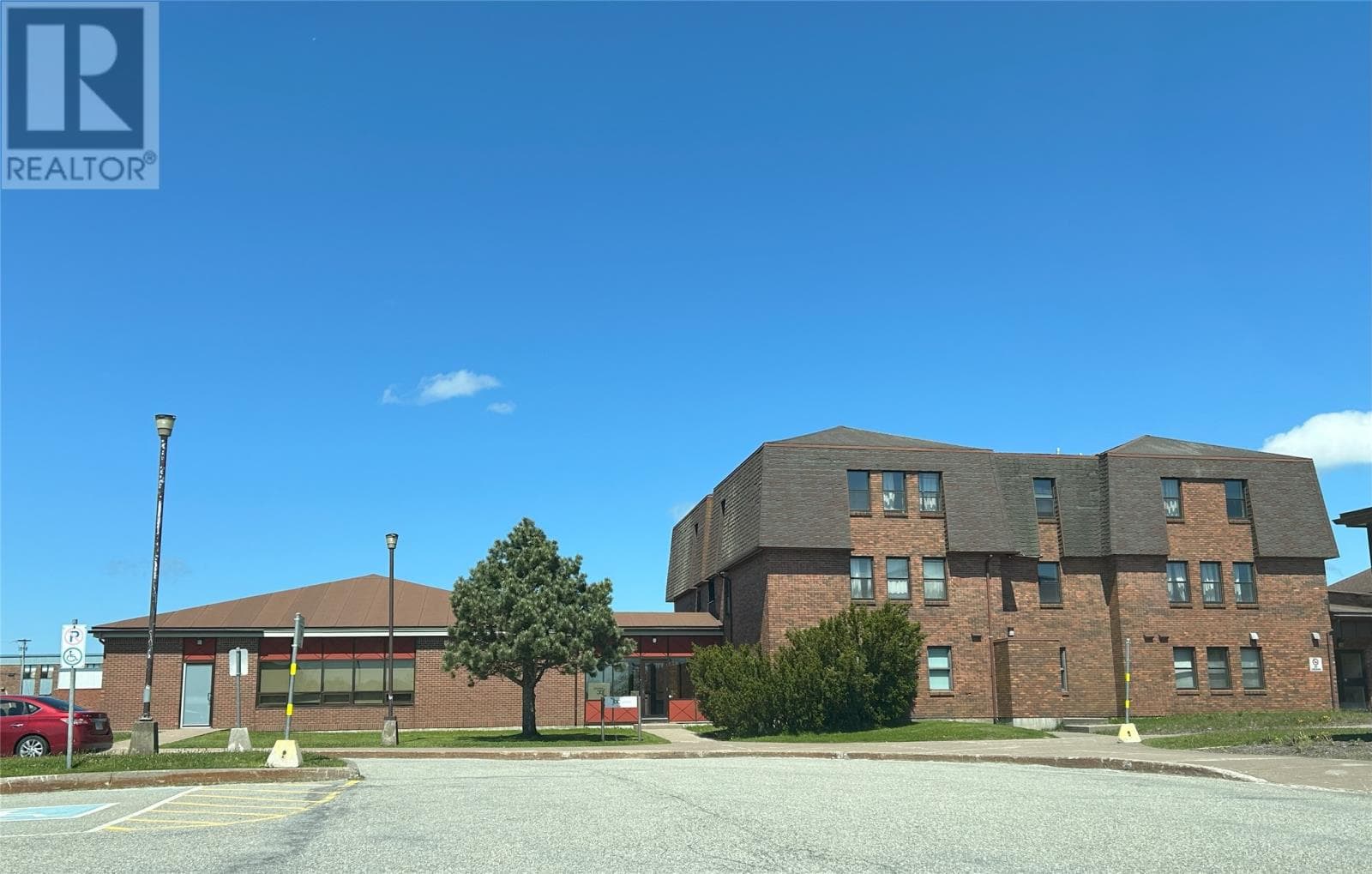 75 Tiffany Court thumbnail 2