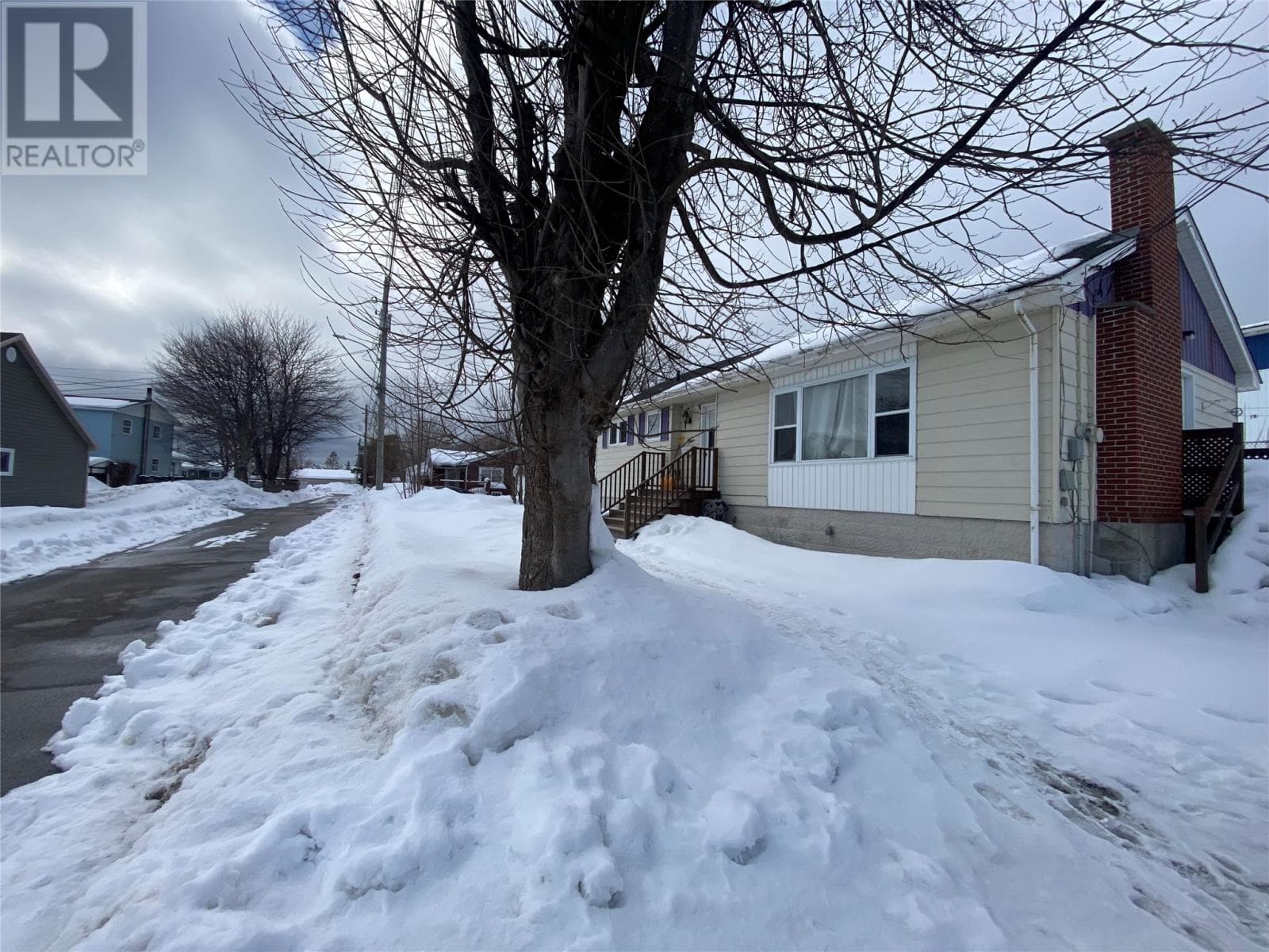 5 Forest Avenue