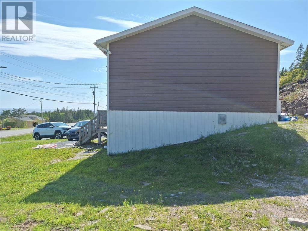 688 Oceanview Drive thumbnail 2