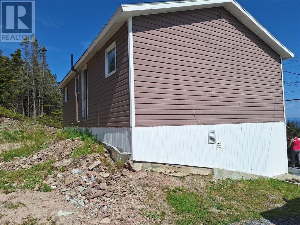 688 Oceanview Drive thumbnail 3