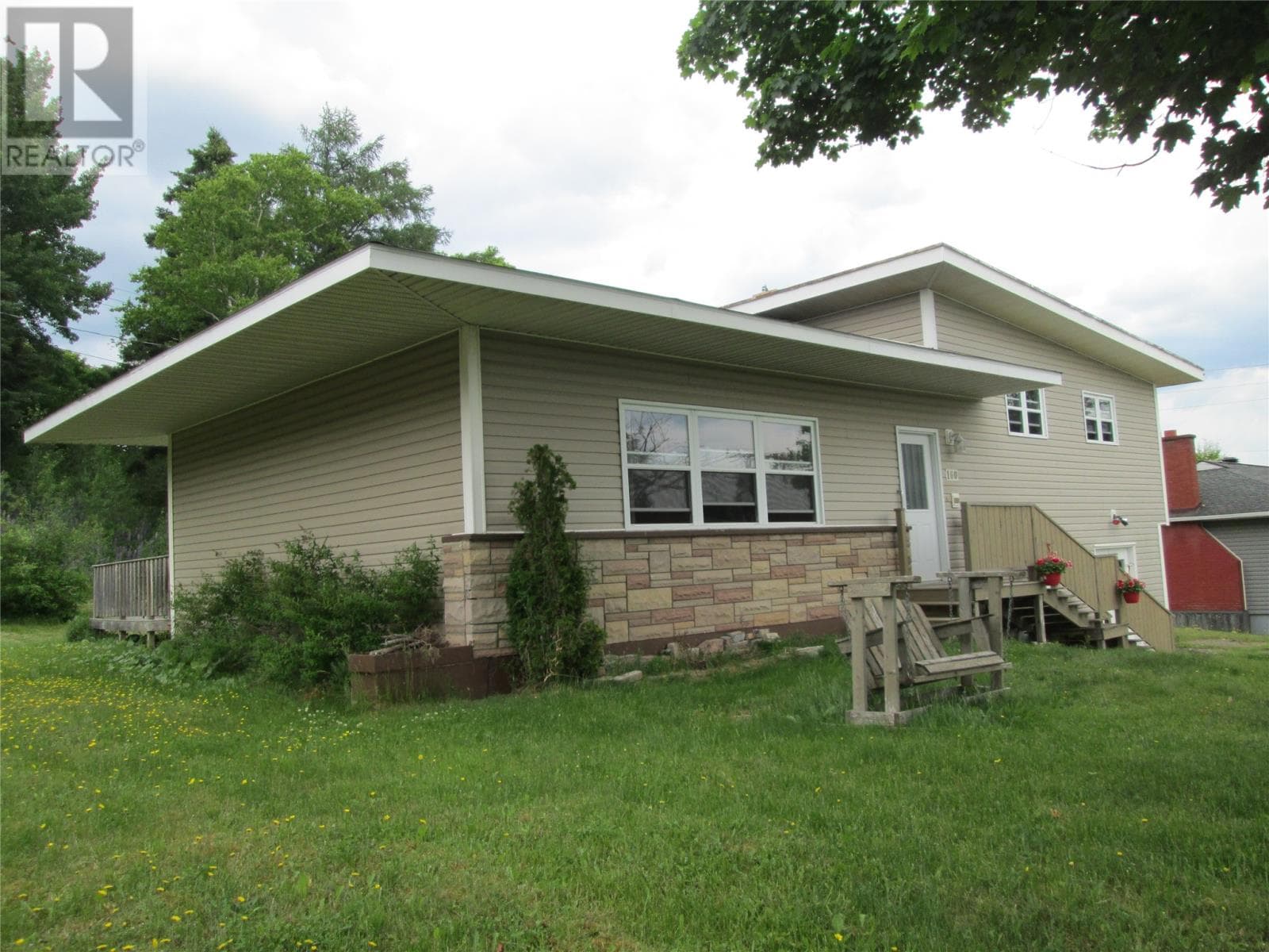 160 Goodyear Avenue photo 1