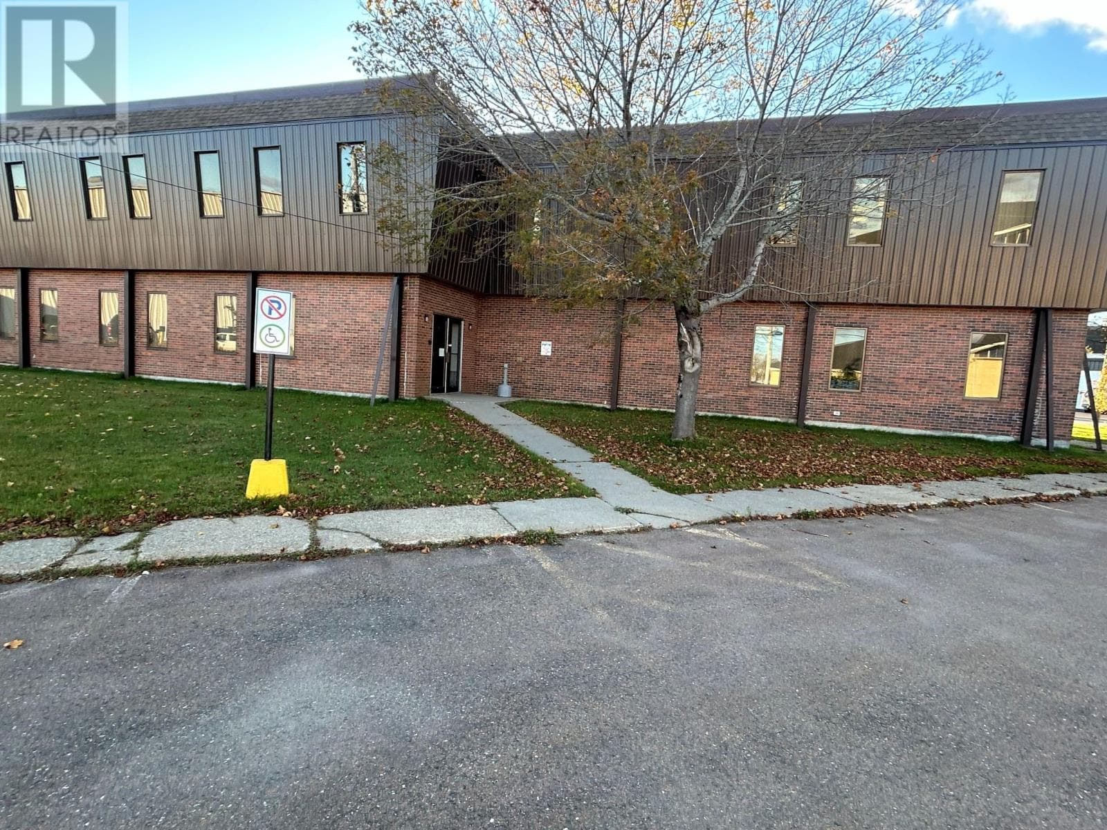 61 Elizabeth Drive thumbnail 3