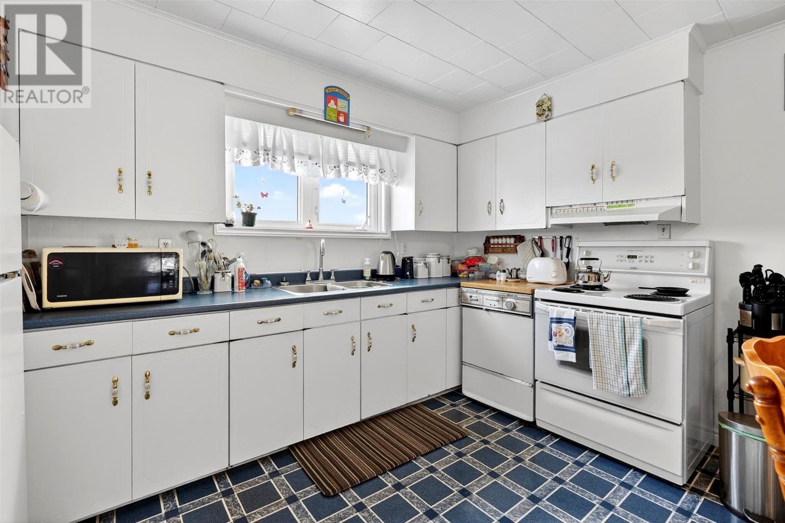 272 Bishops Cove Shore Road thumbnail 14