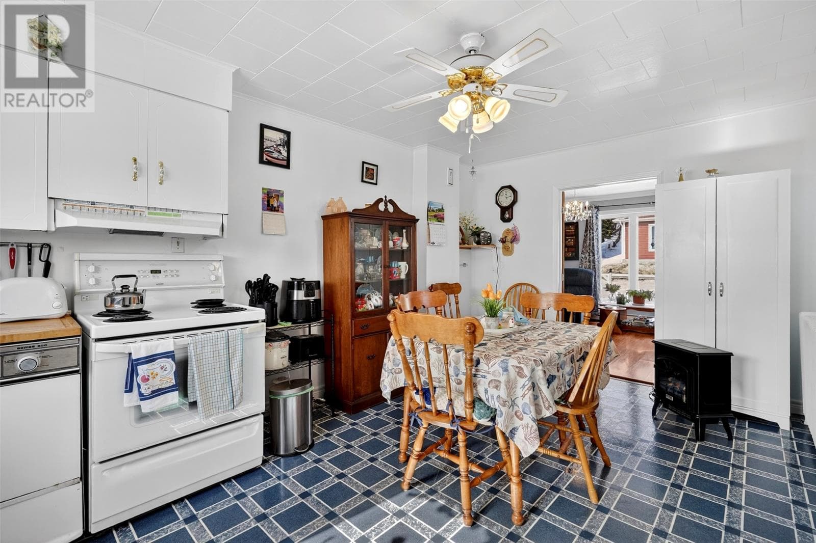 272 Bishops Cove Shore Road thumbnail 13
