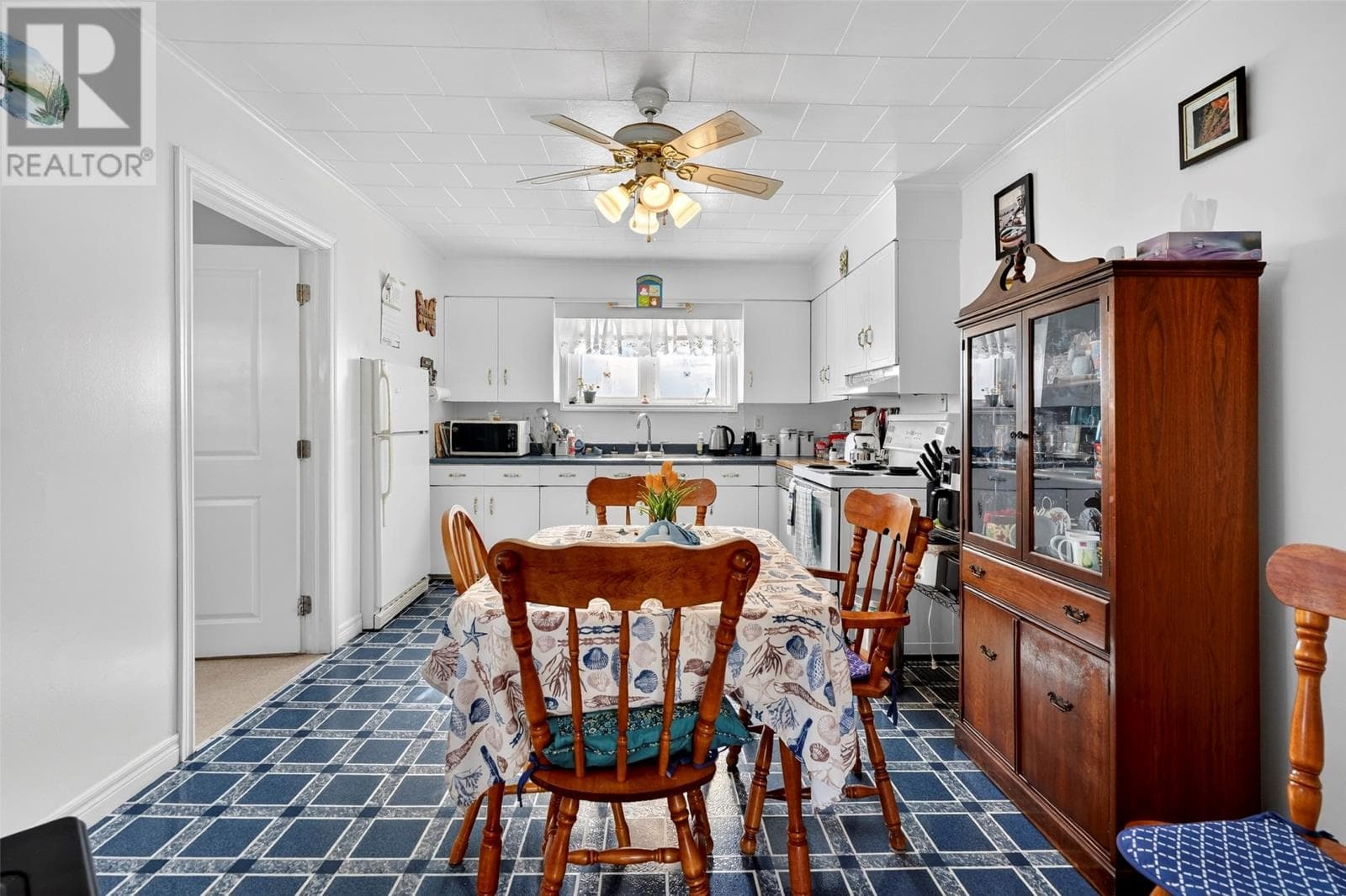 272 Bishops Cove Shore Road thumbnail 17
