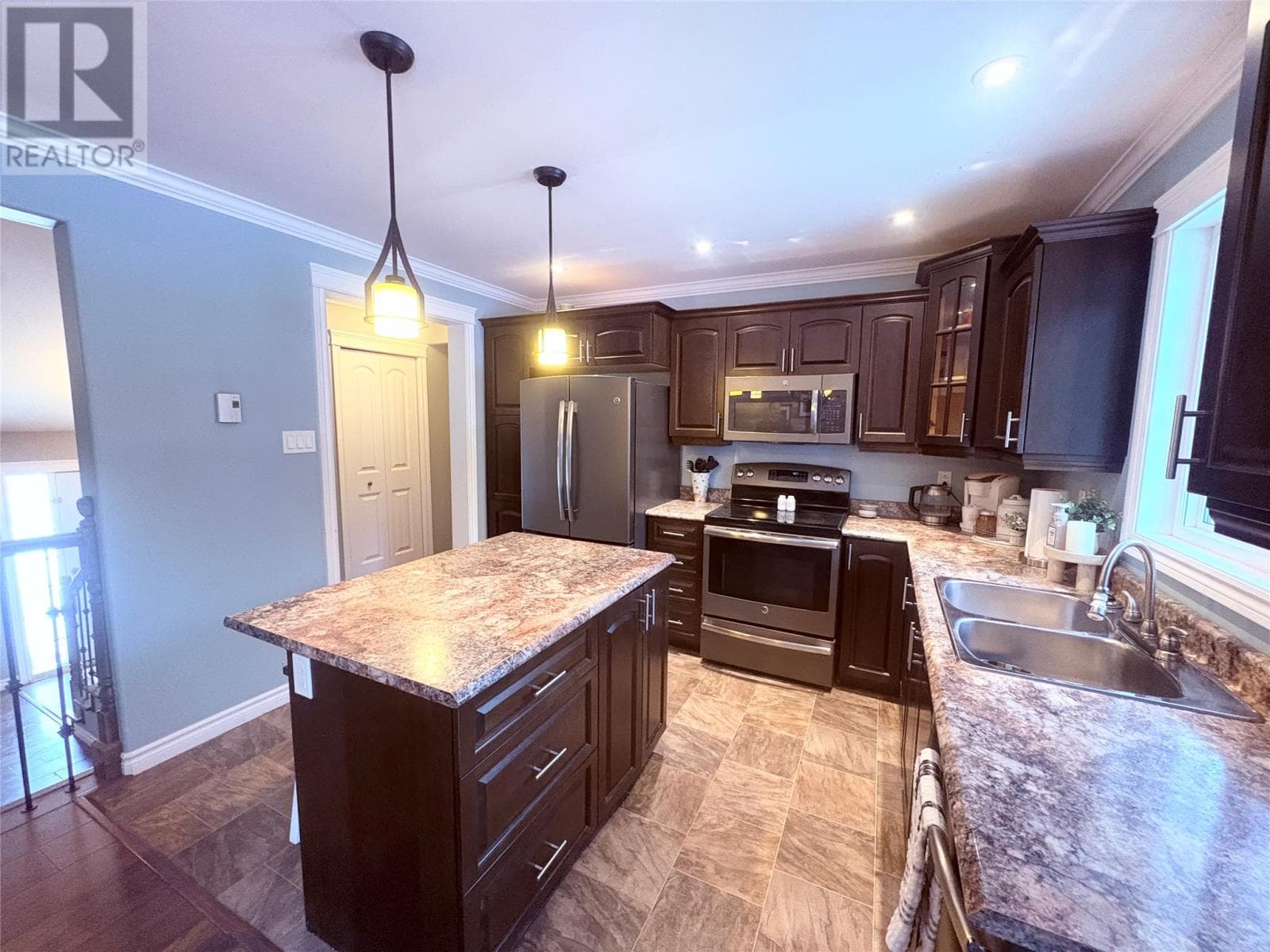 9 Comfort Cove Road thumbnail 12