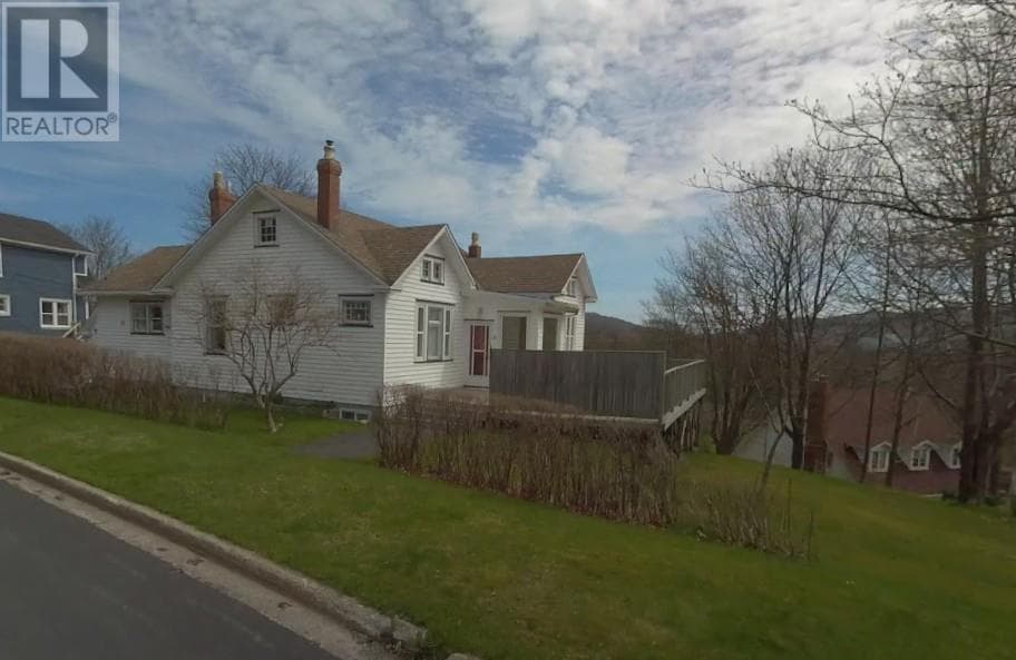 8 Glenridge Crescent thumbnail 3