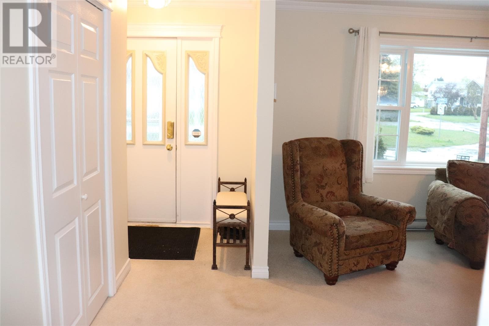 96 Colonial Avenue thumbnail 4