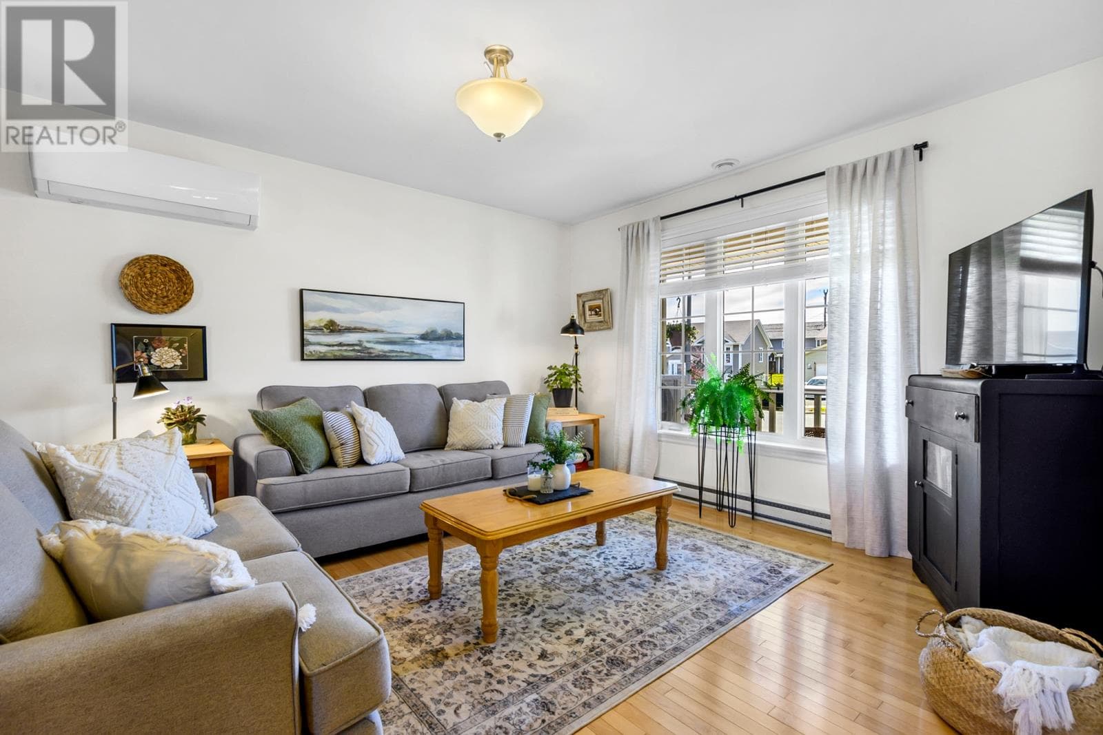 137 Great Eastern Avenue thumbnail 5