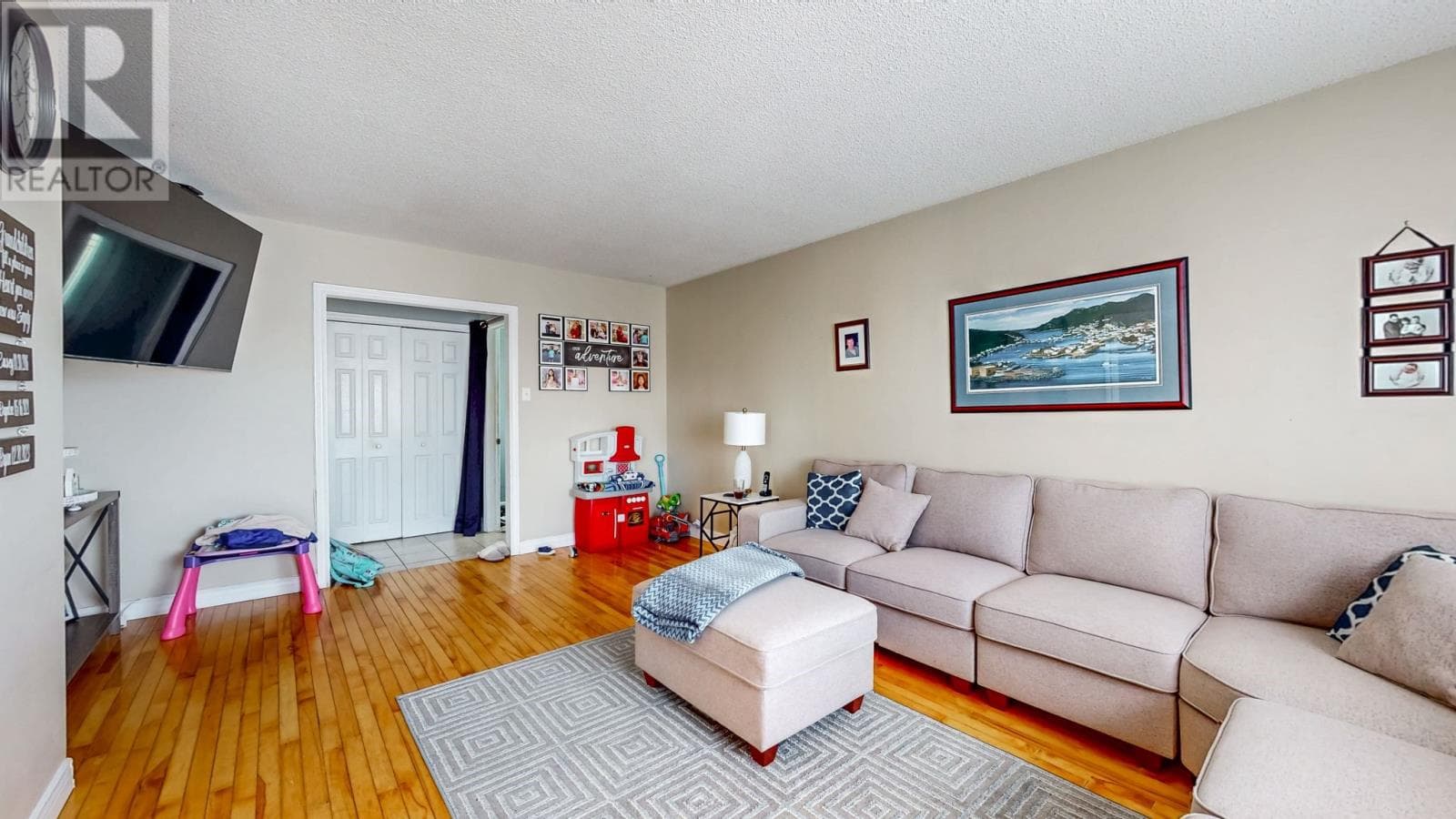 52 Canada Drive thumbnail 13