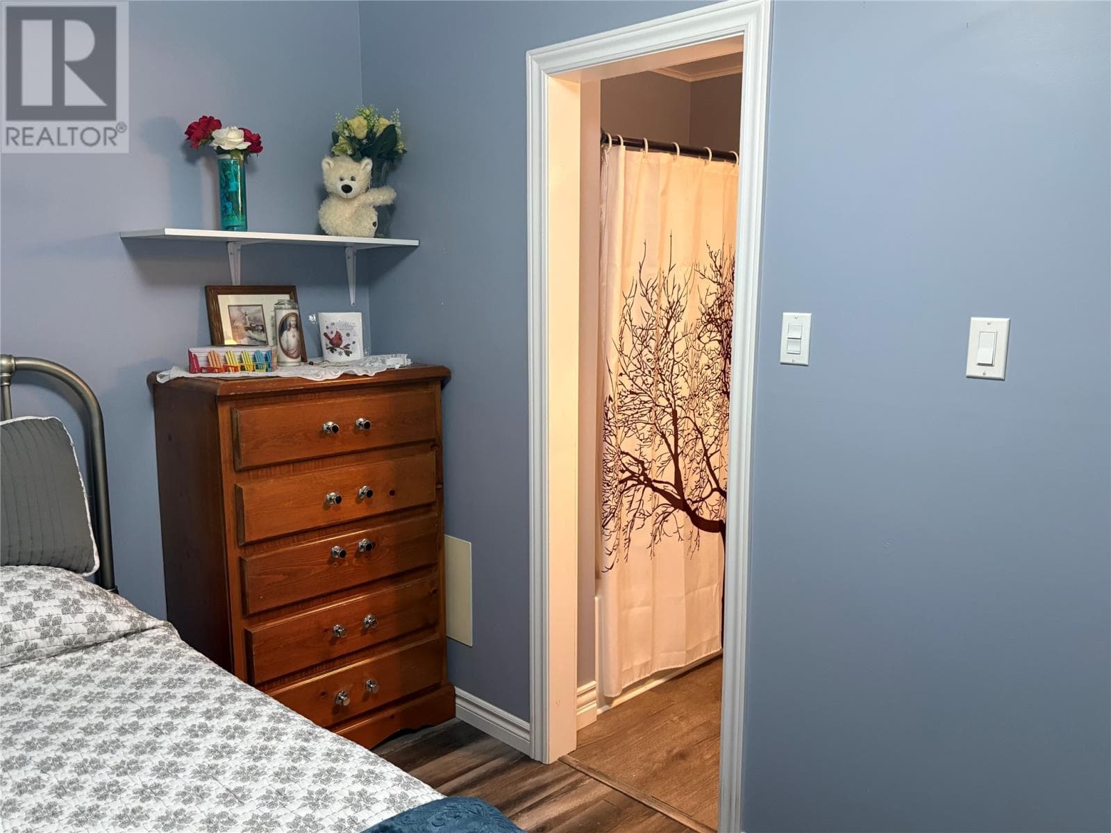 10 Rose Avenue thumbnail 16