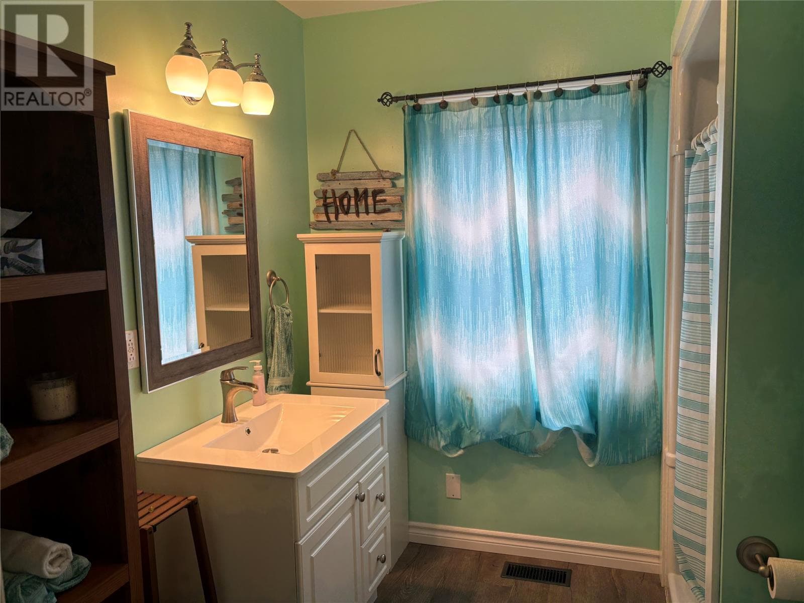 10 Rose Avenue thumbnail 17